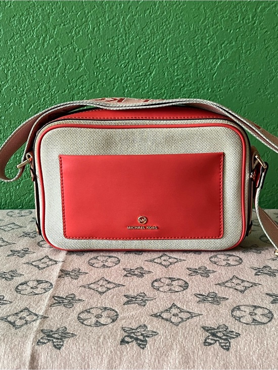 Michael Kors Handbags - Michael Kors Maeve Large East West Pocket Crossbody Bag